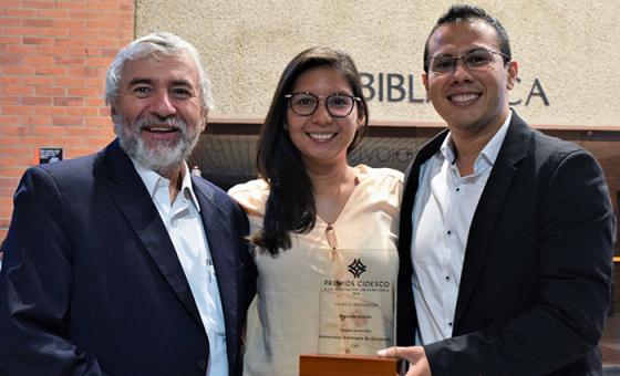 Álvaro del Campo Parra Lara, vicerrector académico; Valentina Aponte, profesional de Campus Sostenible y Francisco Amar, coordinador de Campus Sostenible.