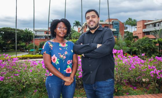 Erika Mezú, estudiante del programa de Mercadeo y Negocios Internacionales; y Javier Mayorga, profesor investigador de la facultad de Ciencias Administrativas.