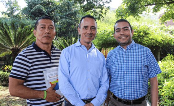 De izquierda a derecha los docentes: Marco Antonio Triana, Yuri Ulianov y Faruk Fonthal