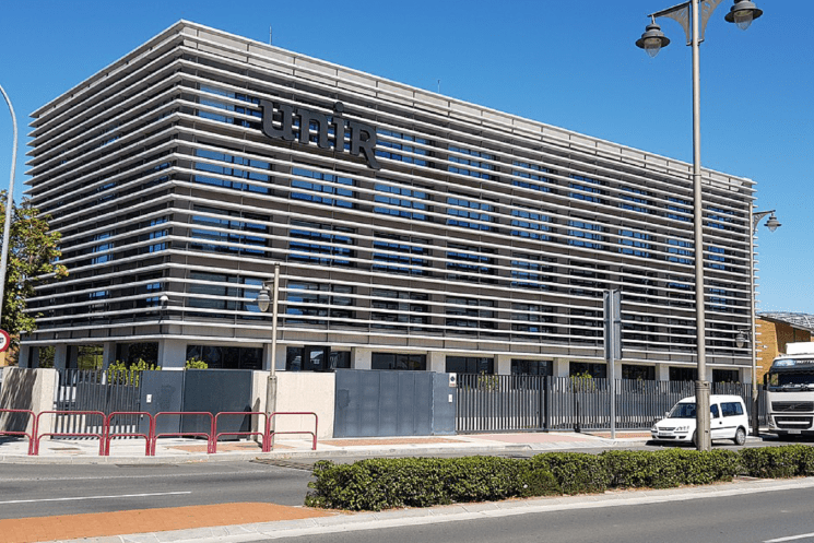 Aplica a las becas para maestría virtual en la Universidad Internacional de la Rioja