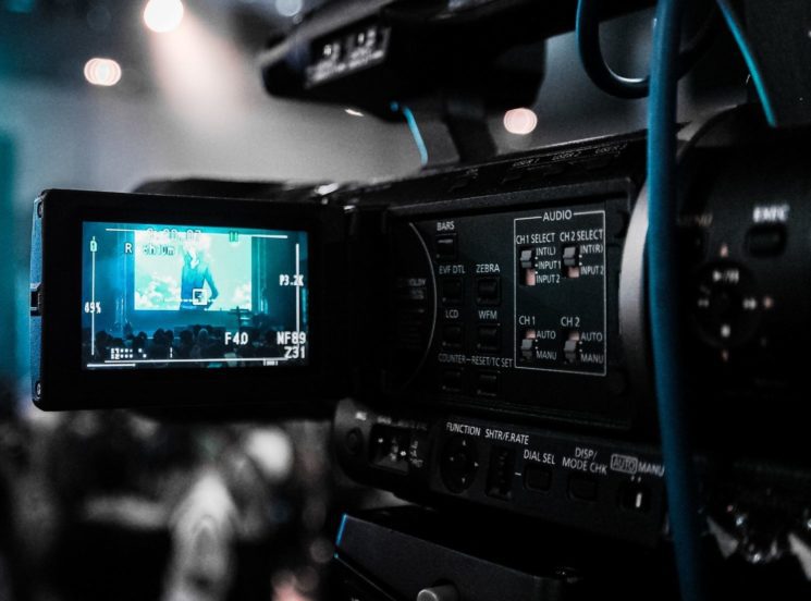 Reserva tus equipos y espacios de producción audiovisual de forma virtual