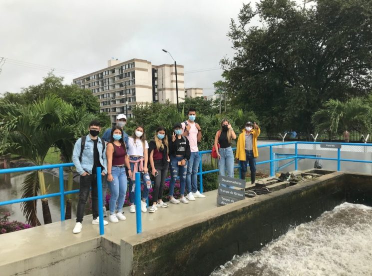 Estudiantes visitaron las plantas de tratamiento de agua de la UAO