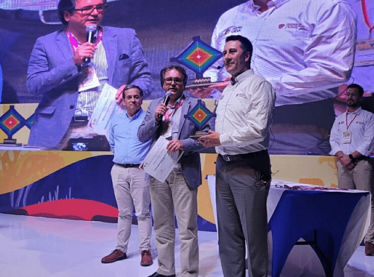 La UAO recibe distinción por su contribución al turismo social en Colombia 