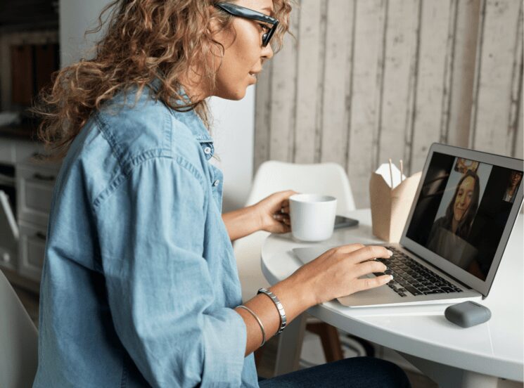 Asiste a la escucha psicológica virtual