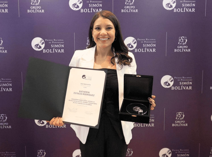 Egresada UAO, reconocida en los Premios Simón Bolívar por su excelencia periodística