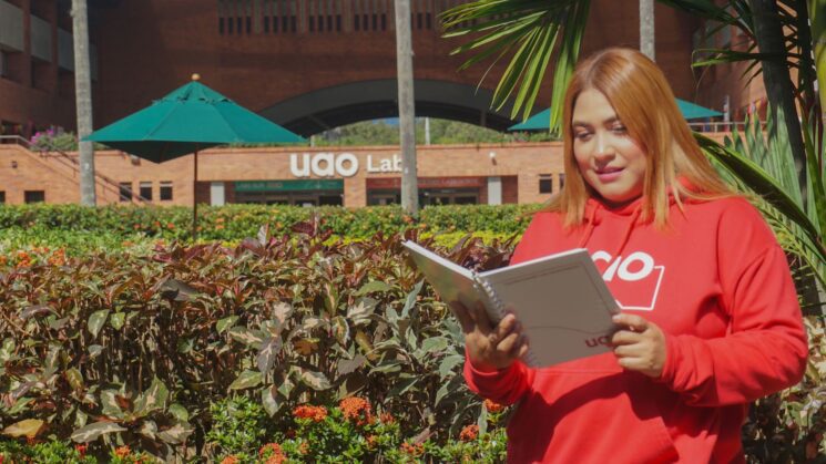UAO lanza primera Especialización en Comunicación y Periodismo con Inteligencia Artificial en Colombia