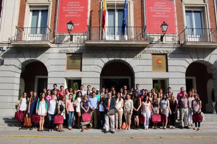 Egresada Autónoma recibió beca de Fundación Carolina