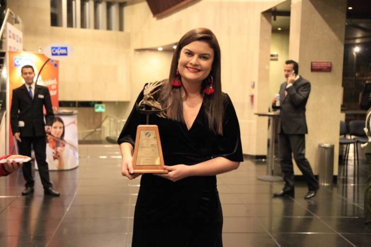 Egresada Autónoma gana Premio Nacional de Periodismo