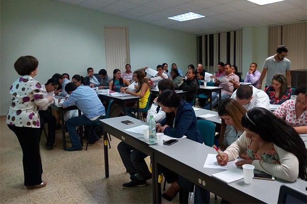 Ganadores de la beca para el seminario en ‛Negociación Gerencial’