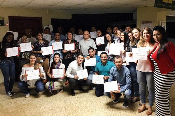 Ganadores de la beca para el seminario en liderazgo transformacional y organizaciones inteligentes