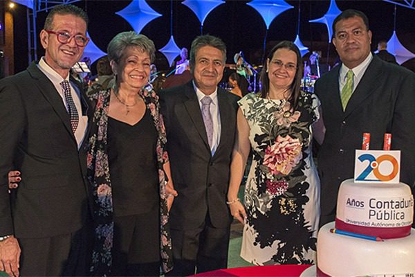 20 años formando a los contadores públicos de la región