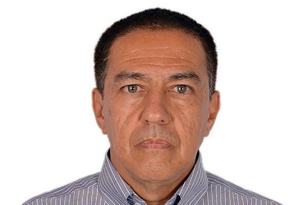 Egresado Autónomo lanza libro sobre ingeniería mecánica