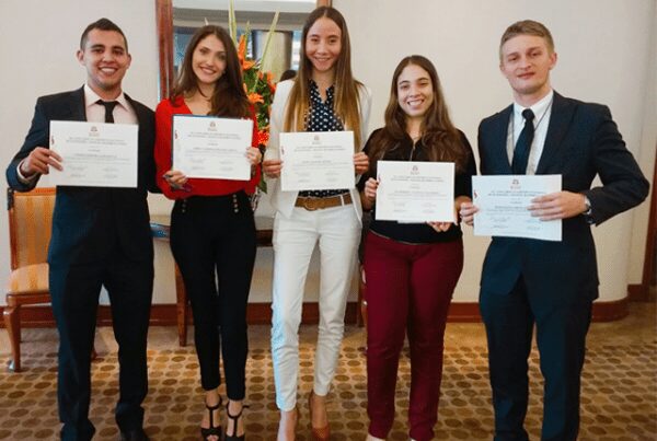 Autónomos se destacan en  Concurso Académico Nacional de Economía