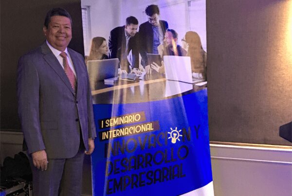 Autónomo participa como ponente en Piura, Perú