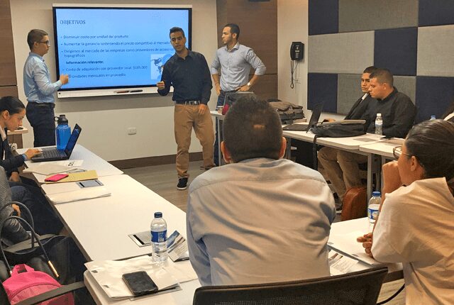 Empresarios de la región, son asesorados por estudiantes de Comercio Exterior