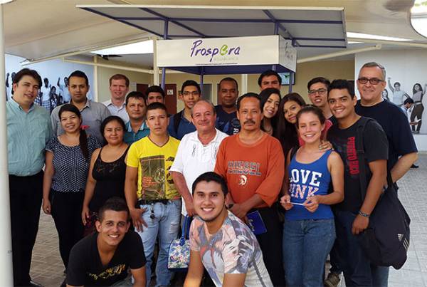 Electiva Prográfica apoya a las Micros del Centro Prospera Aguablanca