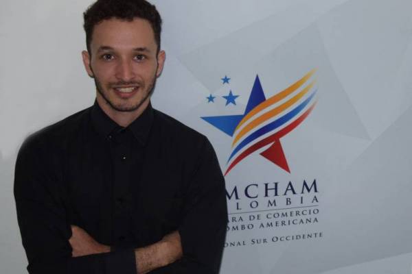 Egresado Autónomo es el subdirector de comunicaciones de Amcham