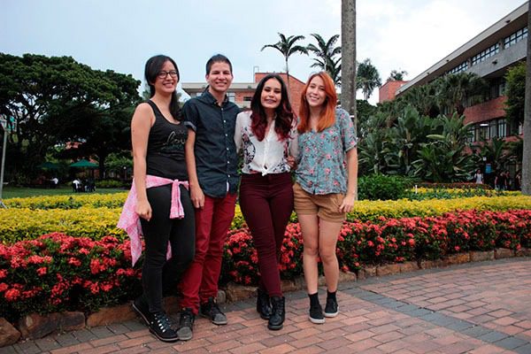 Dos grupos de estudiantes aportaron su ‘poder’ a la campaña de los programas de la Universidad