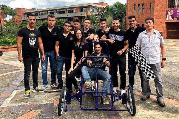 Competencia de vehículos de tracción humana en la UAO