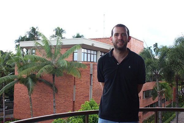 Julián Hernández, entre la publicidad y la literatura