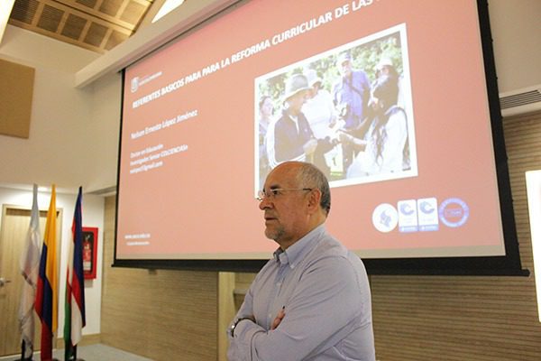 Una política curricular que le apuesta a la docencia y a la investigación
