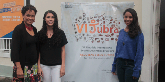 Estudiantes y docente participaron en Simposio Internacional, en Brasil