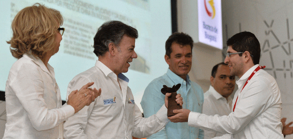 Nicolás Abrew, ganó premio a 'Mejor trabajo periodístico