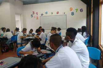 UAOTEC Contribuye a la educación media